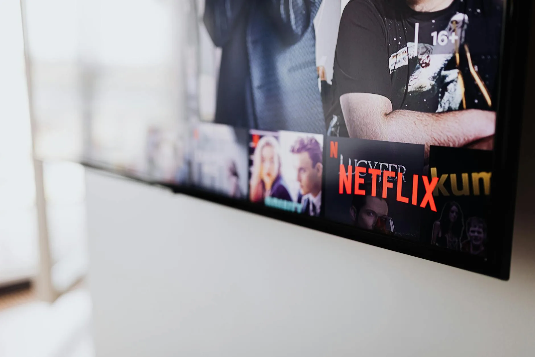 Canadian household cutting cable cord and switching to IPTV